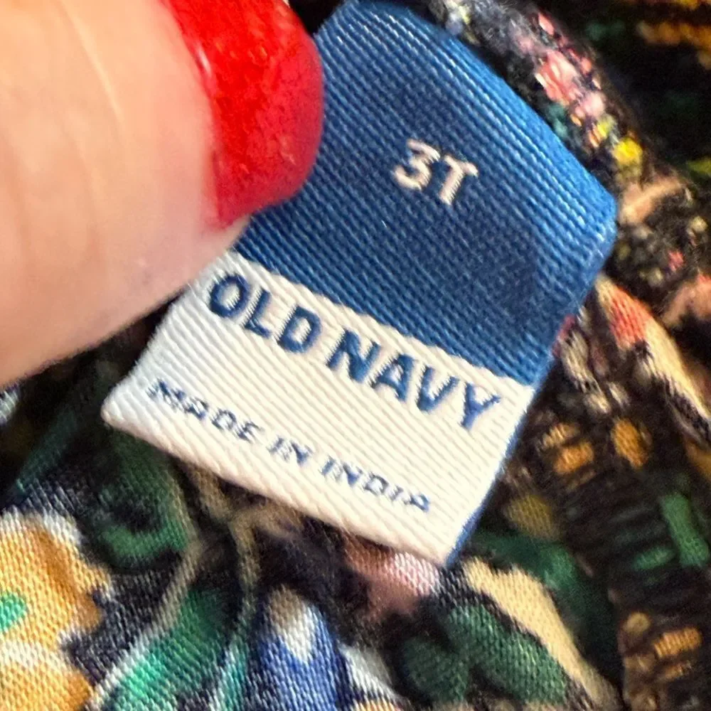 Old Navy girls pull on floral shorts size 3T
